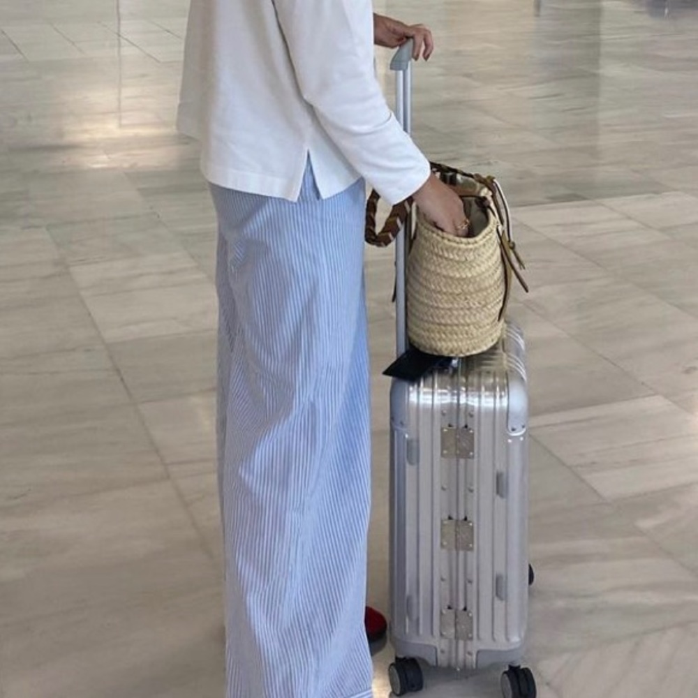 White & blue lined pants